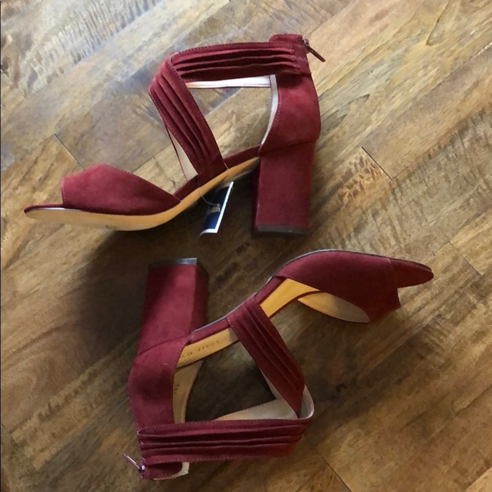 NWT Nine West Block Heel Crimson size 8.5
